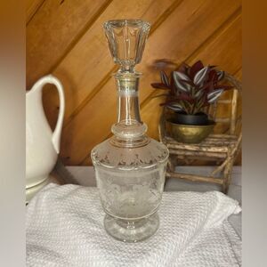 Elegant Clear Glass Decanter